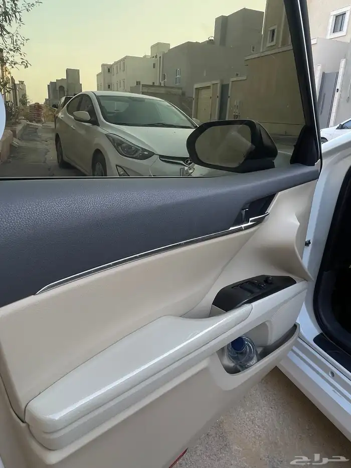 البيع كامري هايبرد 2024 او البدل بسياره زي الموديل 4