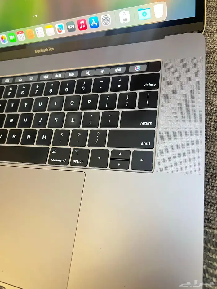 MacBook Pro Look like new Touch Bar 16GB ram 500gb 7