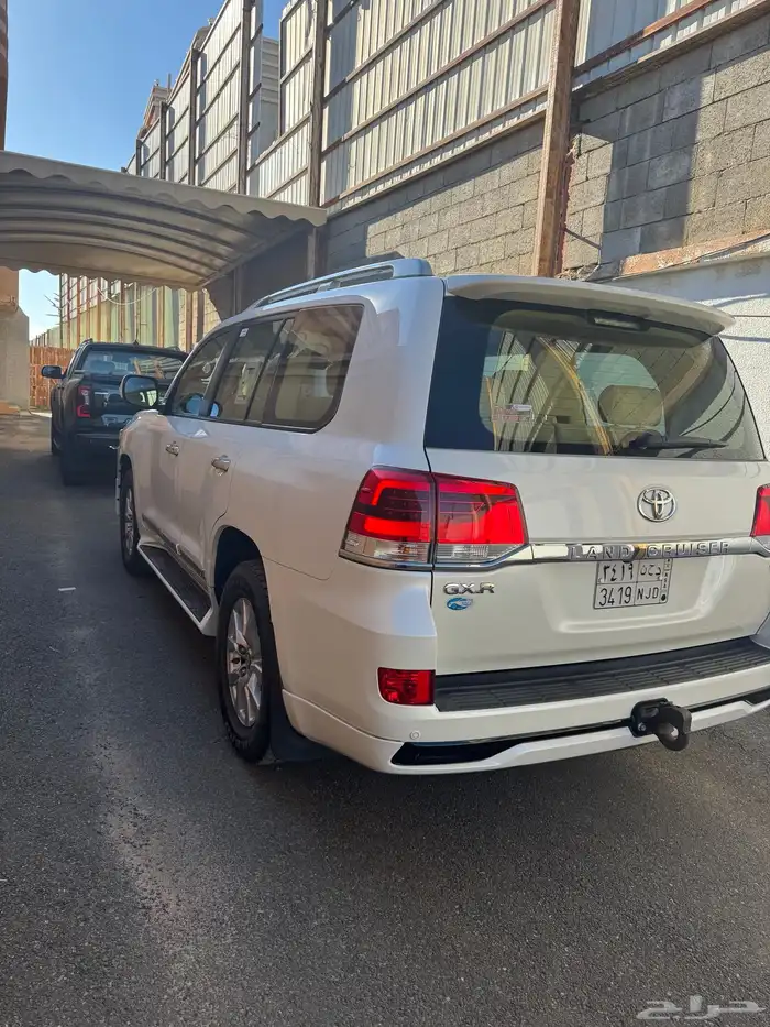 جيب صالون لاندكلوزر 2017 2