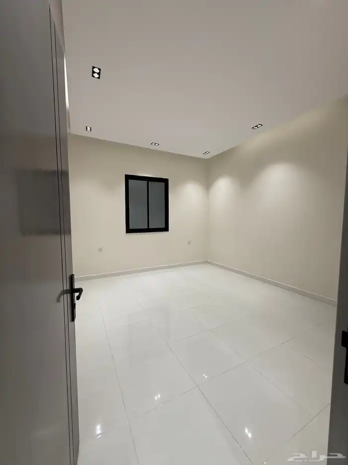 للبيع دور أرضي بمداخل خاصة وحوش بحي المعارض بسعر 570 الف 23