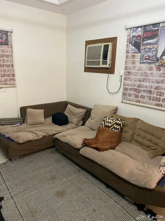 اثاث للبيع مع طاوله قيمنق 1