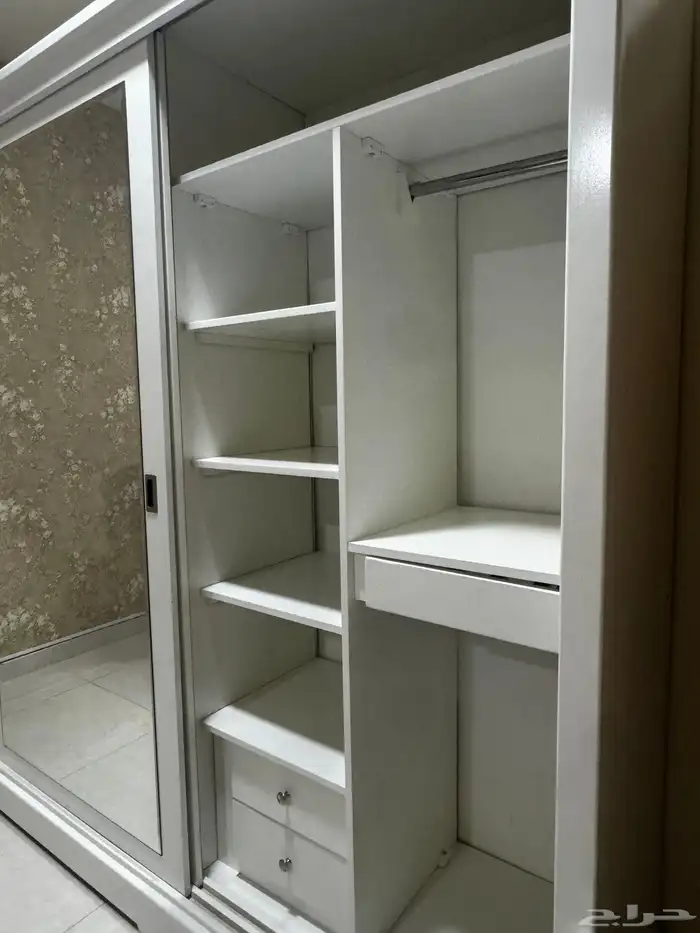 دولاب ملابس مع كرسي نفرين 0