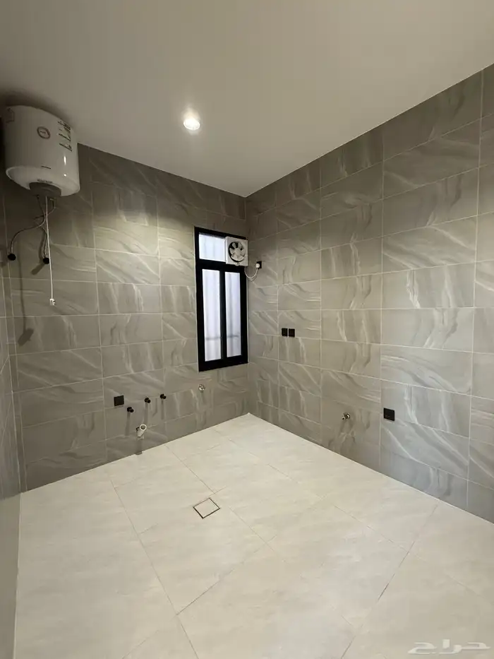 للبيع روف علوي موقع ممتاز - مدارس - مسجد - خدمات عامة كاملة 25