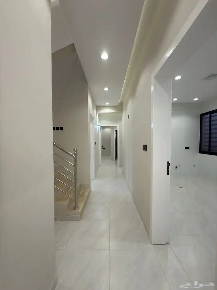 شقه علويه 6 غرف بدرج داخلي للسطح ابها قرب المطار-بسعر540الف 10