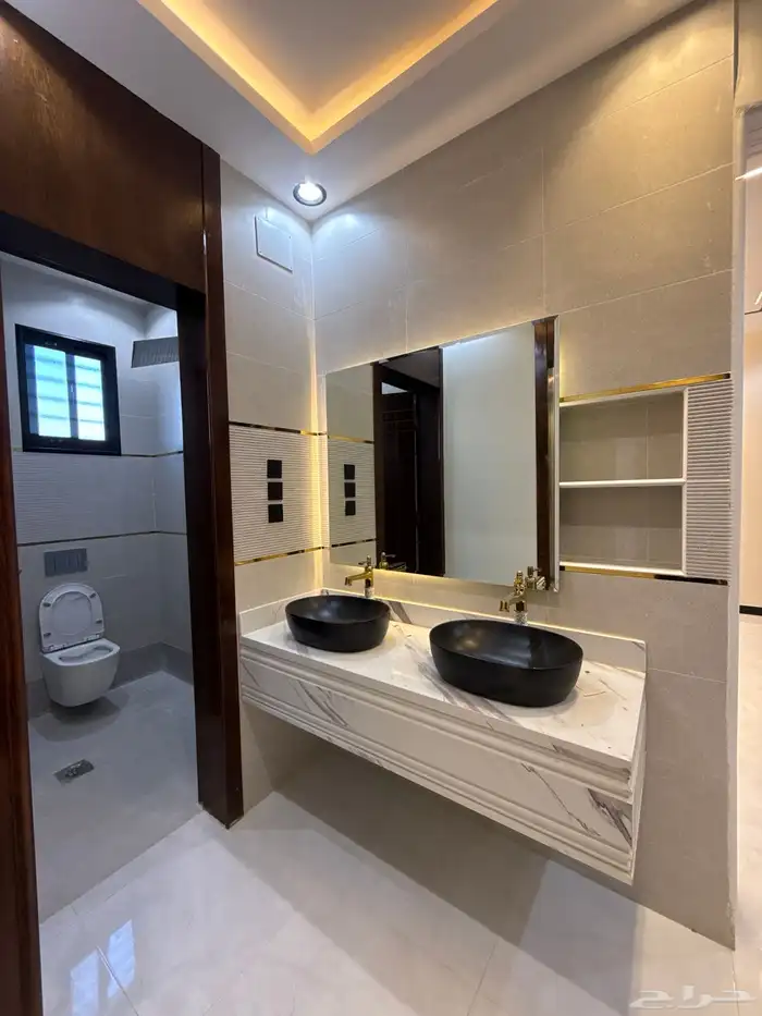 للبيع ارواف علويه 9 غرف وشقق ارضيه ببايكة سيارة درة الموسي 25