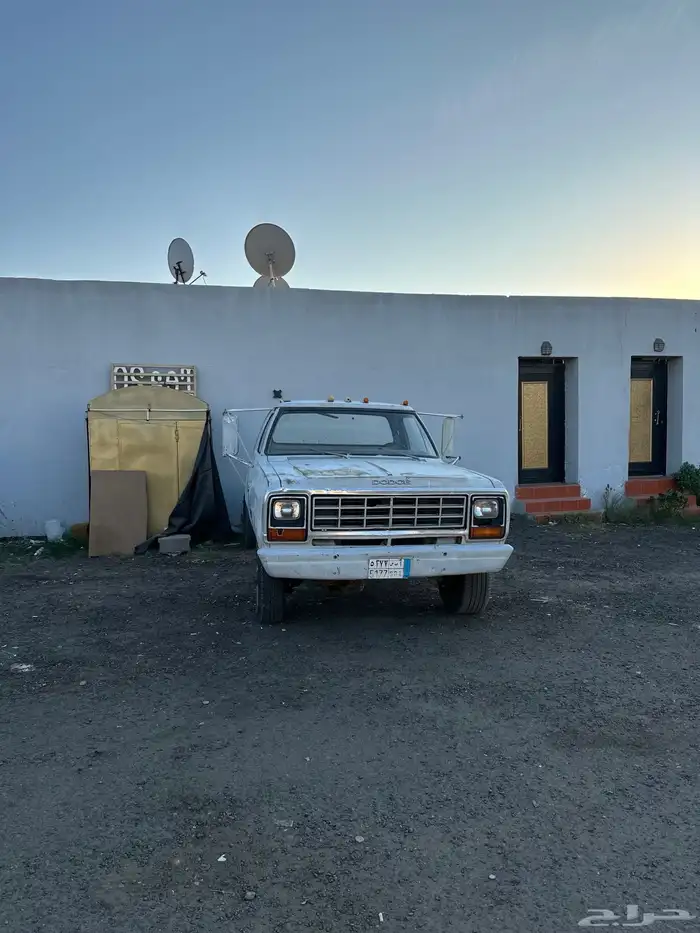 جمس دوج  للبيع موديل  1982  بوديه سليم  محركات شرط 1