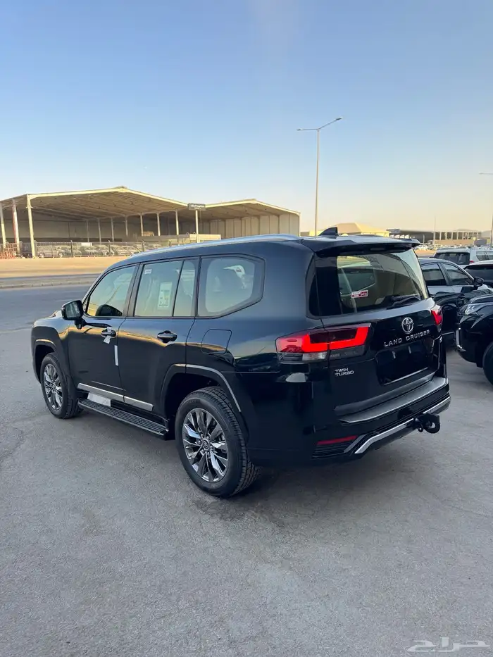 للبيع لاندكروزر2025 - L3 اسود أصفار بأقل الأسعار 4