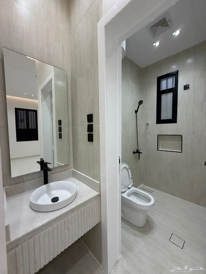 للبيع روف علوي بملحق تشطيب VIP ف احد رفيده وسط الخدمات 19