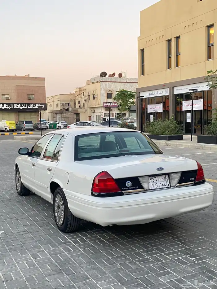 للبيع فورد فكتوريا 2003 بوليسي 5
