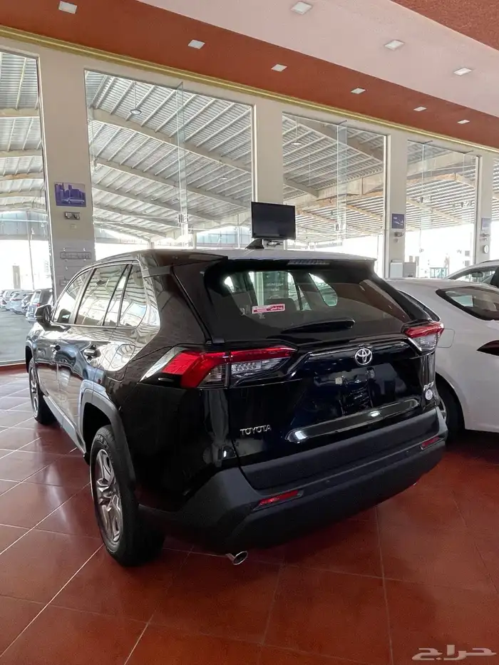 تويوتا راف فور - استاندر - 2025 - لون اسود 4
