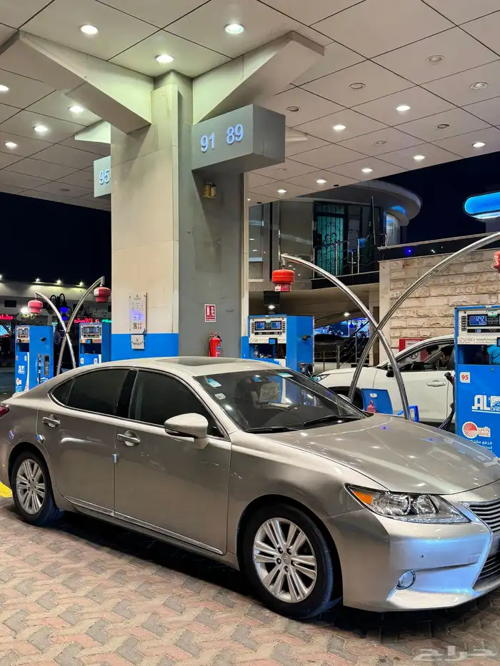 للبيع لكزس es2015 10