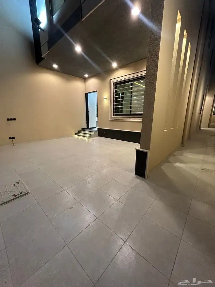 للبيع شقة دور ارضي 6غرف وسط الخدمات حي دره الموسى 1