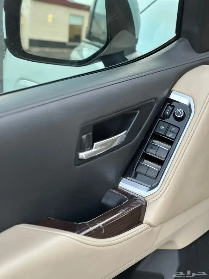 تويوتا لاندكروزر 13