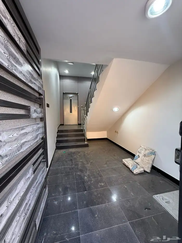 للبيع ارواف علويه 9 غرف وشقق ارضيه ببايكة سيارة درة الموسي 19