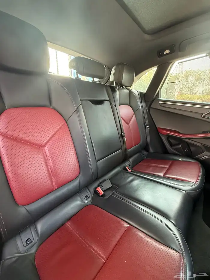 بورش ماكان أسود 6