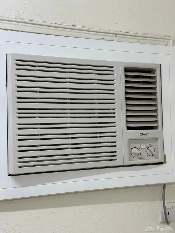 مكيف شباك نظيف جدا 3 حبة موجودة 700 ريال الواحد 0
