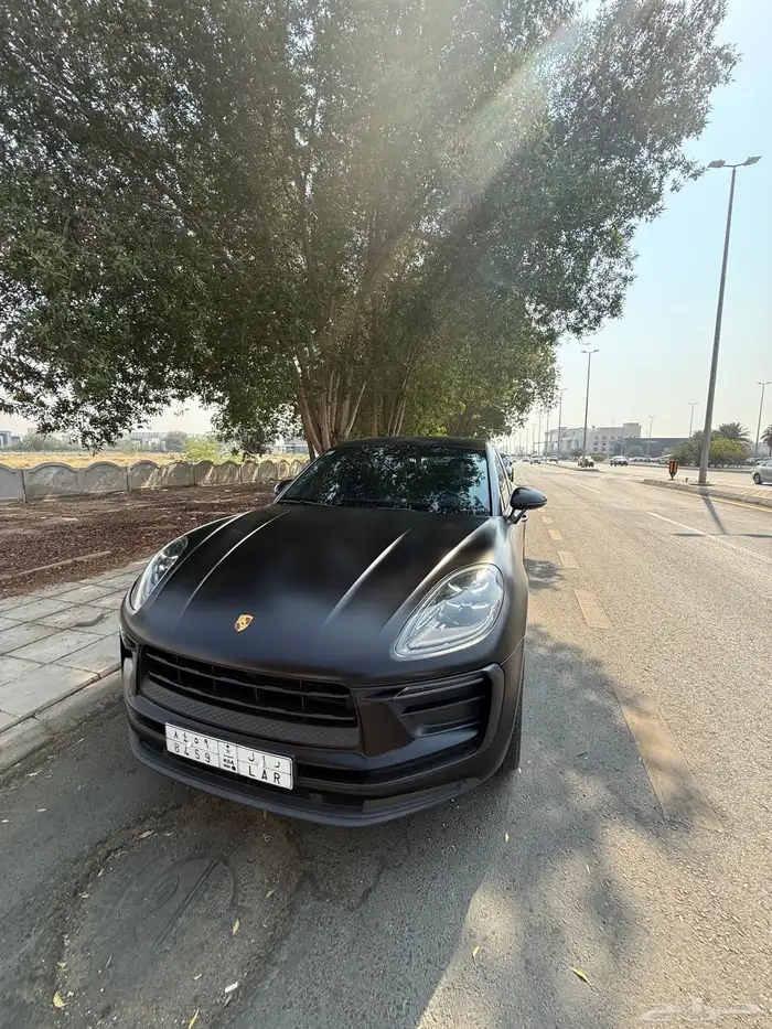 بورش ماكان أسود 4