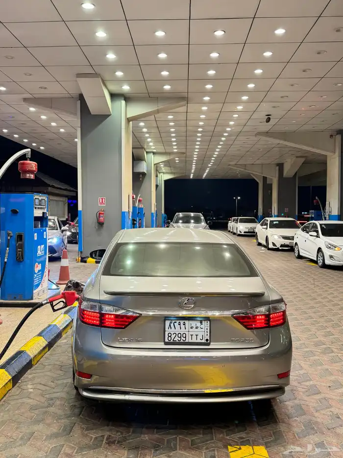 للبيع لكزس es2015 11