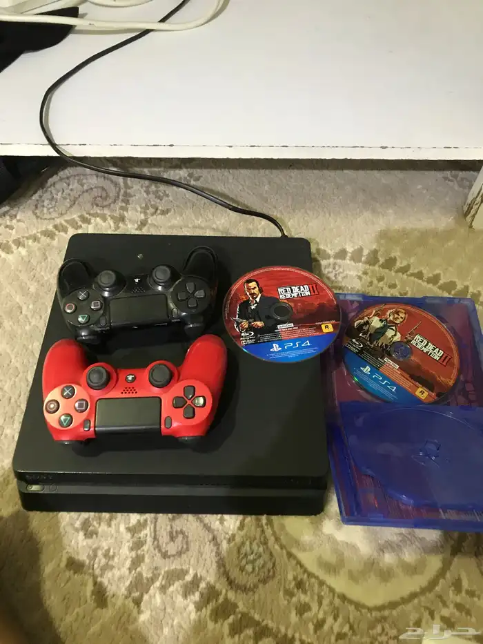 سوني 4 نضيف جدا استعمال عندي لها يمكن شهرين ومعها يدين ريدي 0