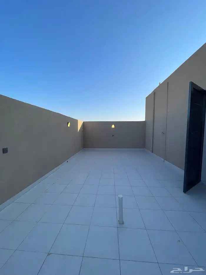 للبيع فيلا روف دور ثانى مع ملحق من 750 الف شمال الخميس 22