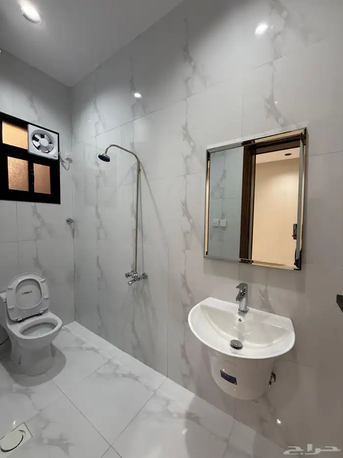 للبيع ارواف علويه وشقق ارضيه ببايكة سيارة ف شمال الخميس 48