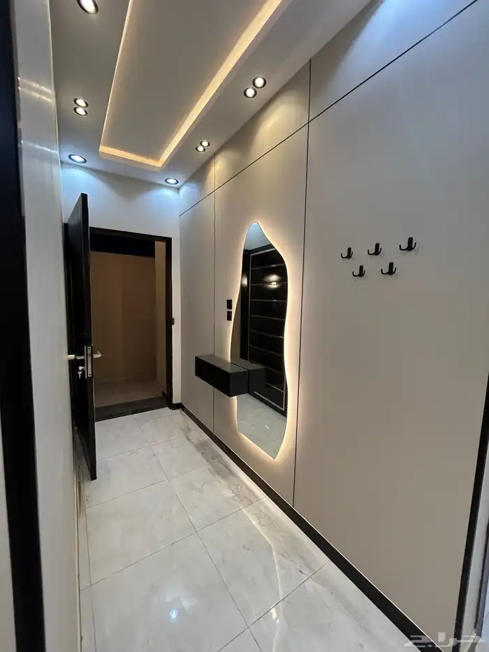 للبيع شقة دور ارضي 6غرف وسط الخدمات حي دره الموسى 7