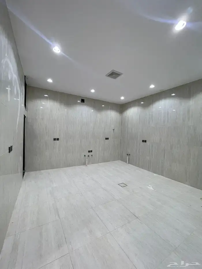 للبيع فيلا درج داخلي وشقتين مساحة 312م واحة الرحال 9