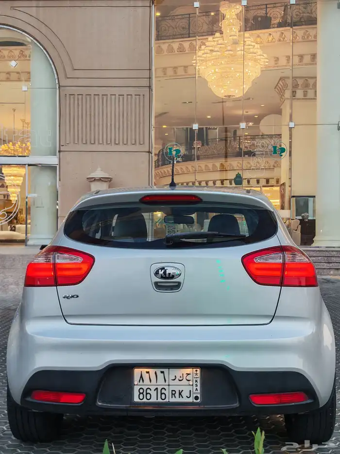 كيا ريو هاتشباك مخززن فل كامل 10