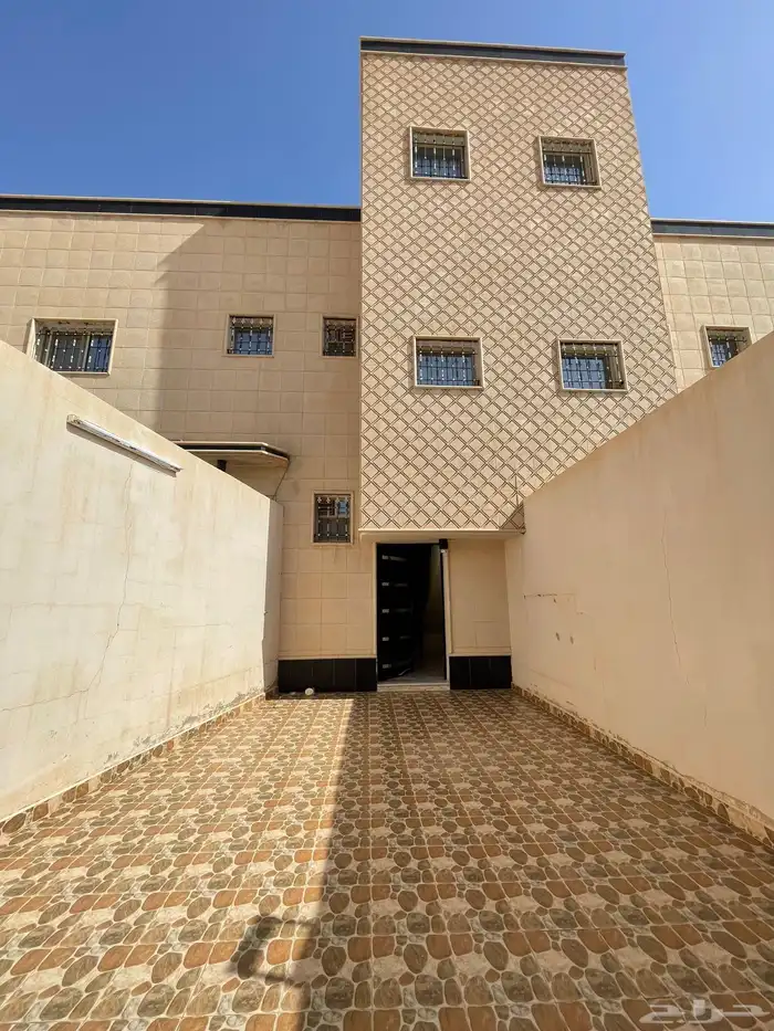 للبيع شقة علوية وملحق حي الناصرية بريدة القصيم 2