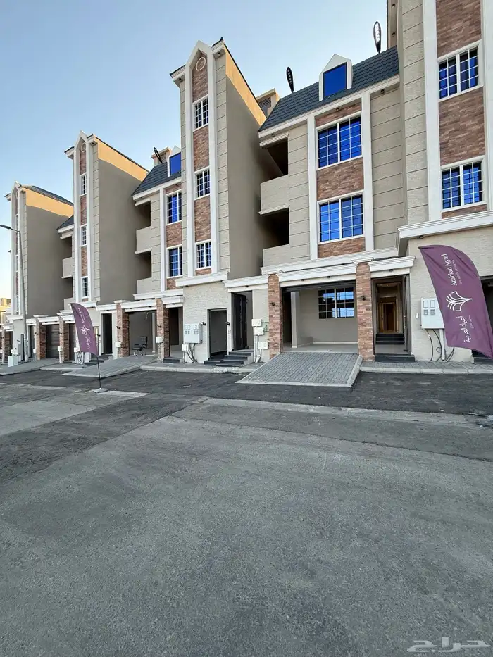 للبيع دور أرضي بمداخل خاصة وحوش بحي المعارض بسعر 570 الف 0