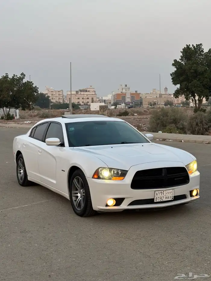 للبيع تشارجر 2014 فل هاوس V8 ابيض لؤلؤي مالك اول 0