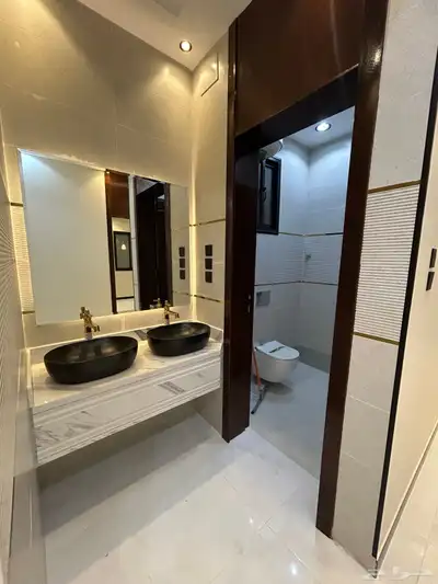 للبيع شقة دور ارضي 6غرف وسط الخدمات حي دره الموسى index