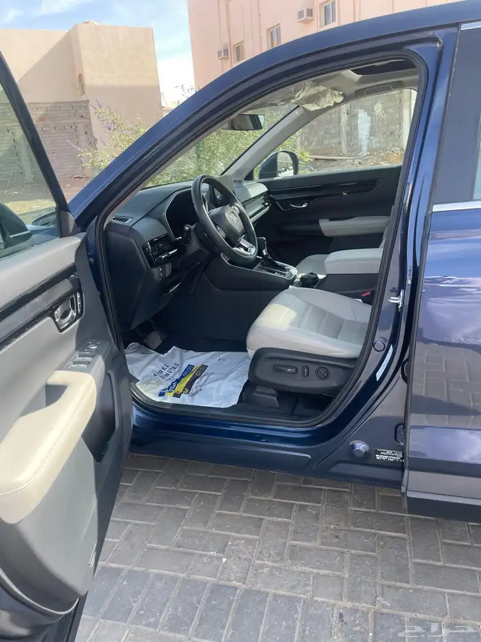 هوندا سي ار في 2025 8