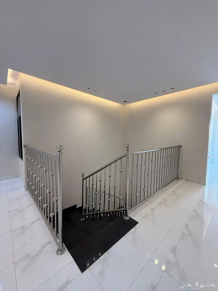 للبيع ارواف علويه وشقق ارضيه ببايكة سيارة ف شمال الخميس 39