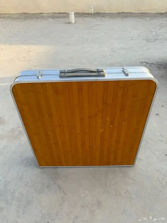 طاولة للرحلات 1