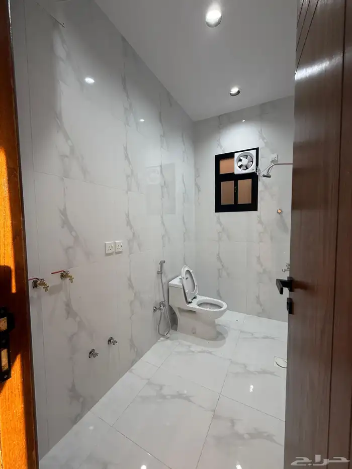 للبيع ارواف علويه وشقق ارضيه ببايكة سيارة ف شمال الخميس 46