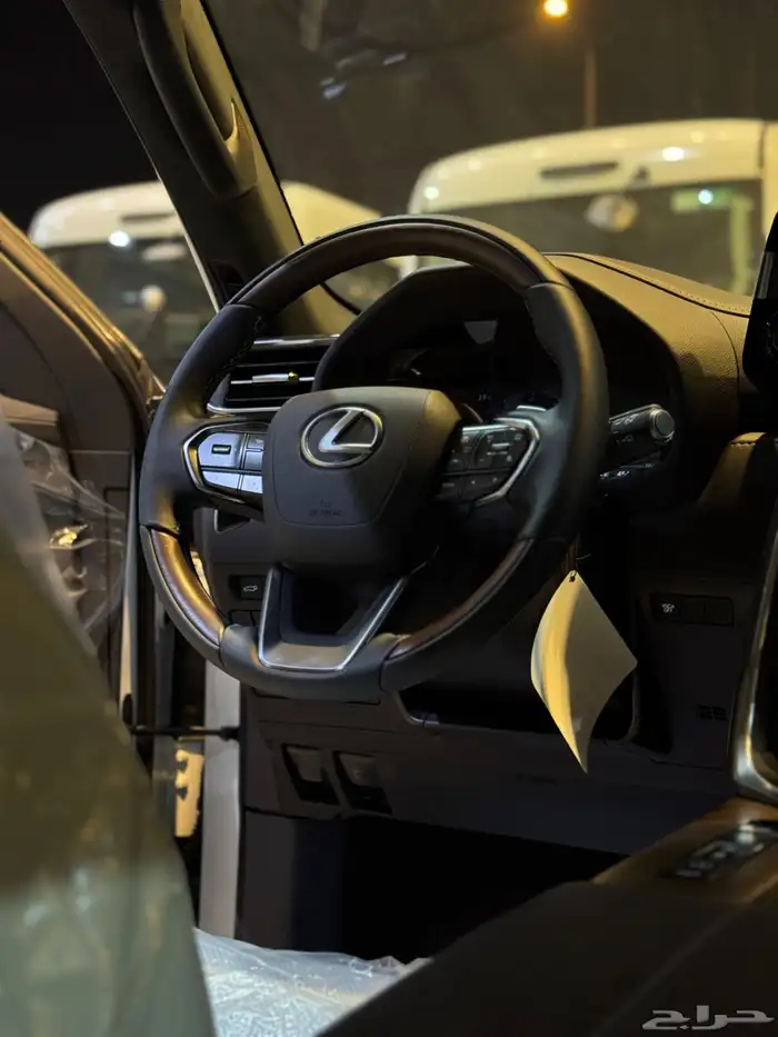 لكزس بي بي ابيض داخل ابيض سعودي 2025 12