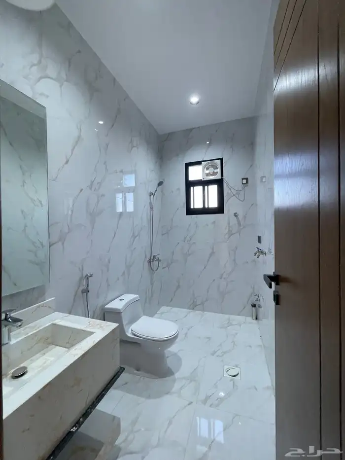 للبيع فيلا روف دور ثانى مع ملحق من 750 الف شمال الخميس 18