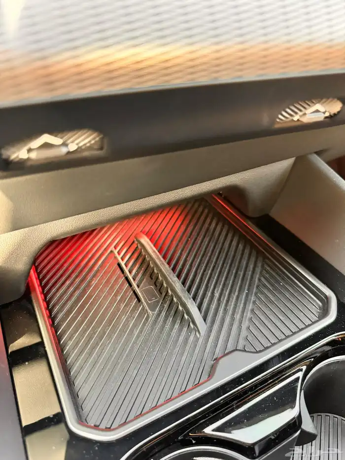 بي ام دبليو 520i M Kit على الضمان والصبانة المجانية 44