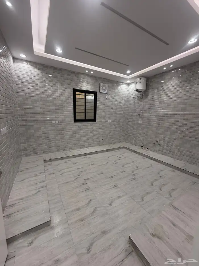 للبيع فيلا علي شارعين زاويه أرض كامله أحد رفيده حي الروان 18