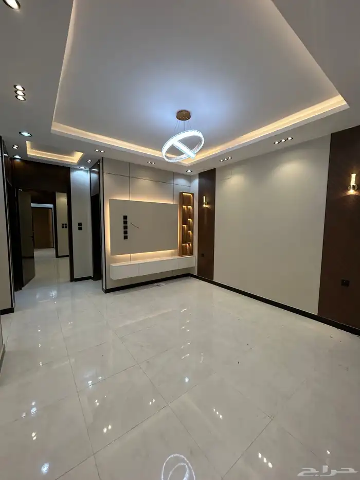 للبيع شقة دور ارضي 6غرف وسط الخدمات حي دره الموسى 10