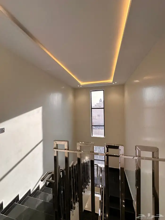 للبيع روف دور ثانى وملحق بسعر 620 الف بخميس مشيط 19