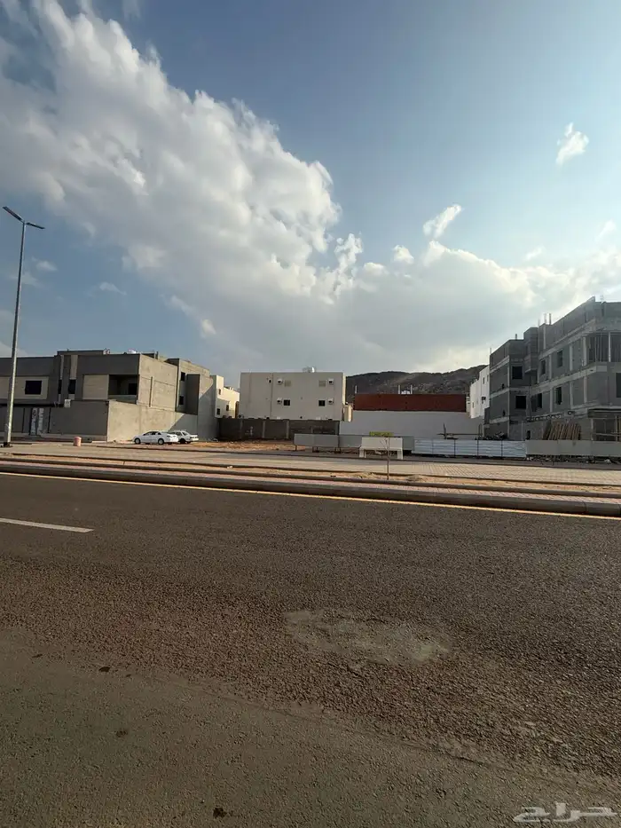 للبيع ارض تجارية في مخطط السلام م623 شارع35م شمالي 7