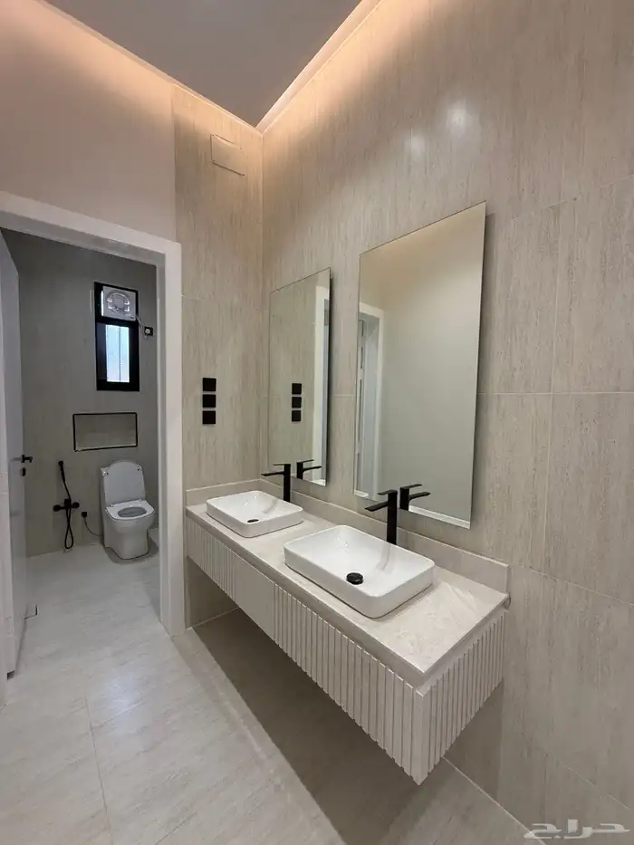 للبيع روف علوي بملحق تشطيب VIP ف احد رفيده وسط الخدمات 8