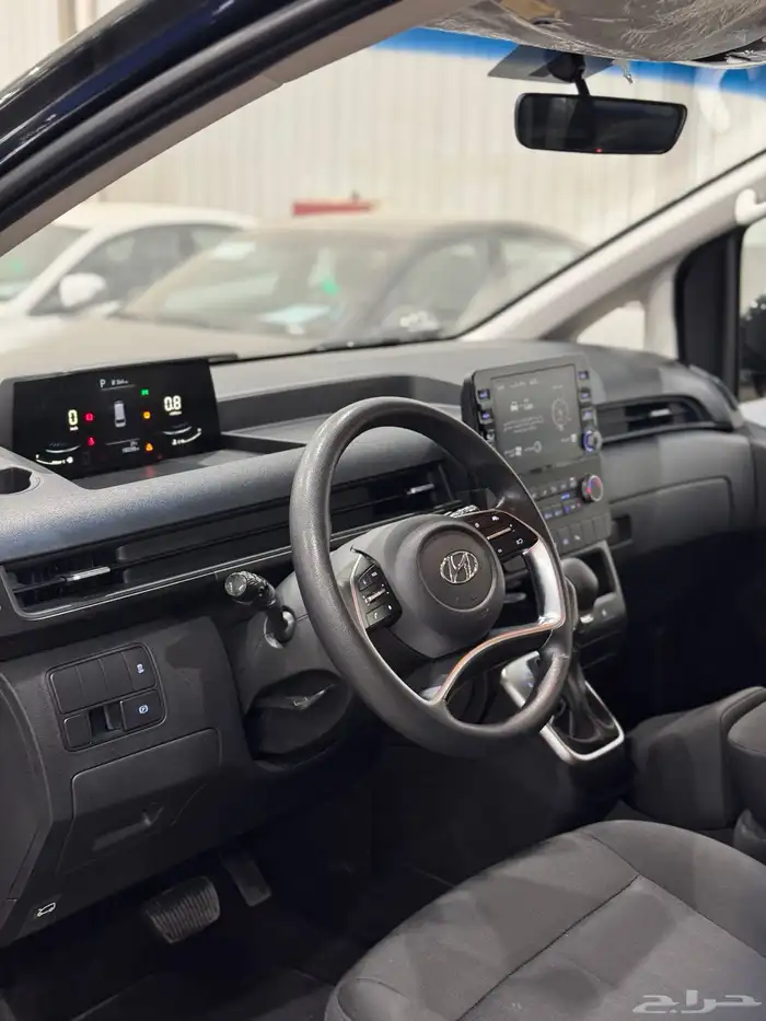 هيونداي ستاريا موديل 2023 استاندر - عداد 100 الف كيلو 5