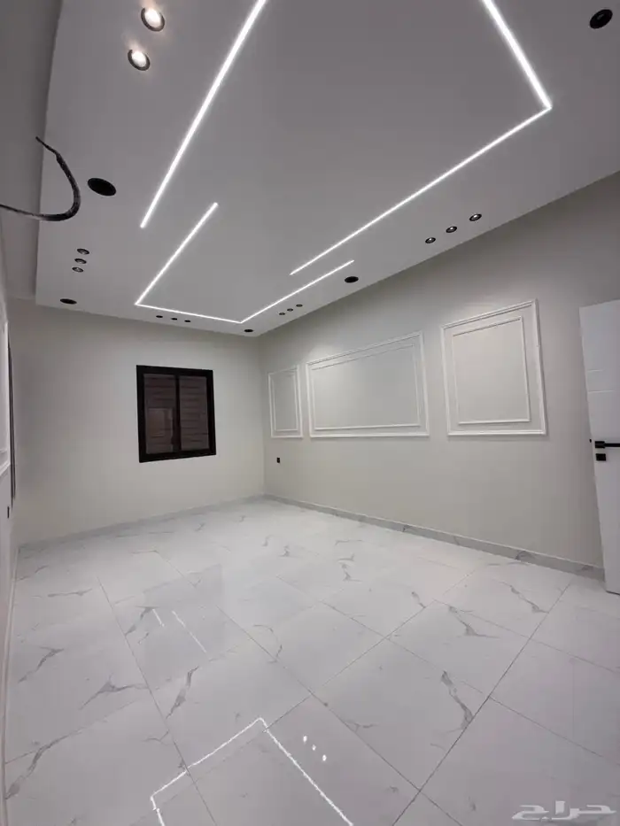 للبيع شقة علوي نظام دور بسطح خاص خلف ساكو طريق أبها الخميس 7