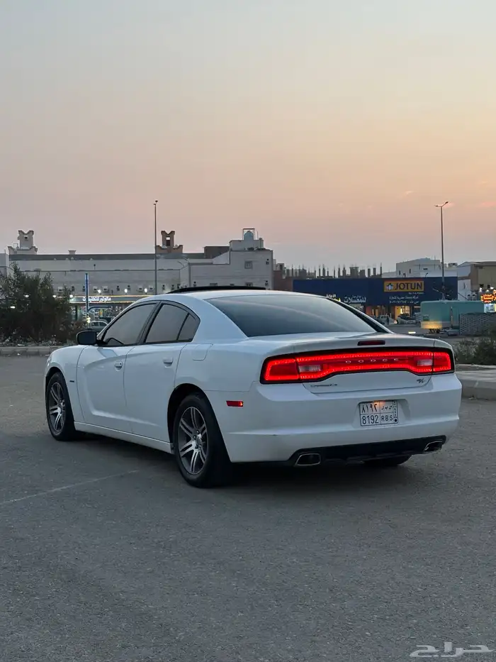 للبيع تشارجر 2014 فل هاوس V8 ابيض لؤلؤي مالك اول 9