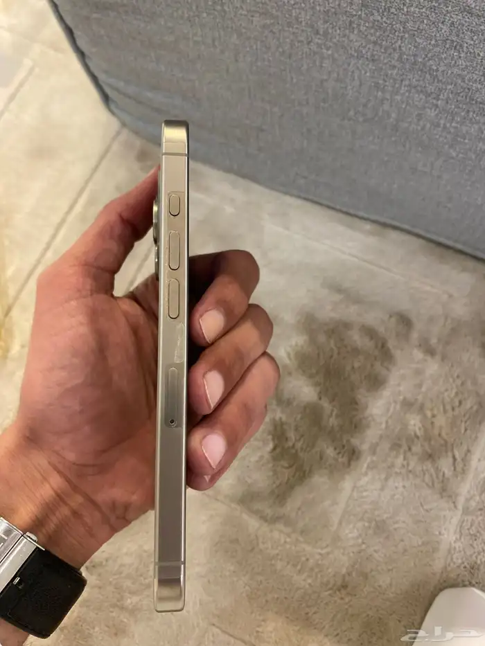 للبيع ايفون 15 برو 3
