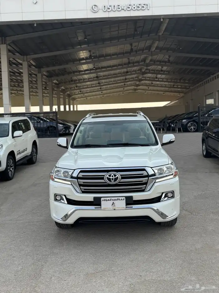 للبيع تويوتا لاندكروزر 2017 - فل كامل بحالة الوكاله - خليجي 0