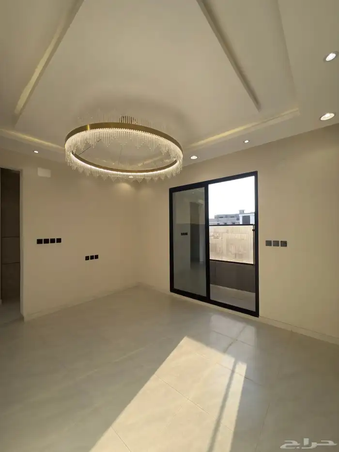 شقه علويه 6 غرف بدرج داخلي للسطح ابها قرب المطار-بسعر540الف 0